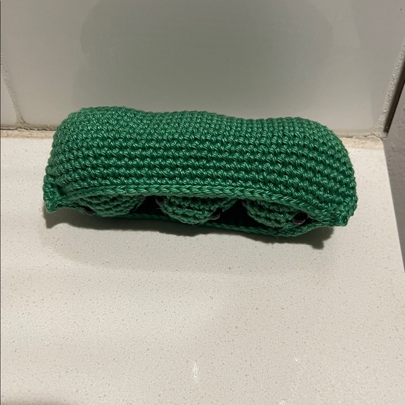 Handcrafted Peas in a Pod Figure Decor Amigurui Crochet - Picture 4 of 9